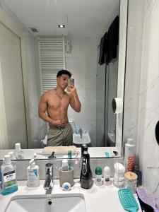 687204420: Chico busca chica en Barcelona