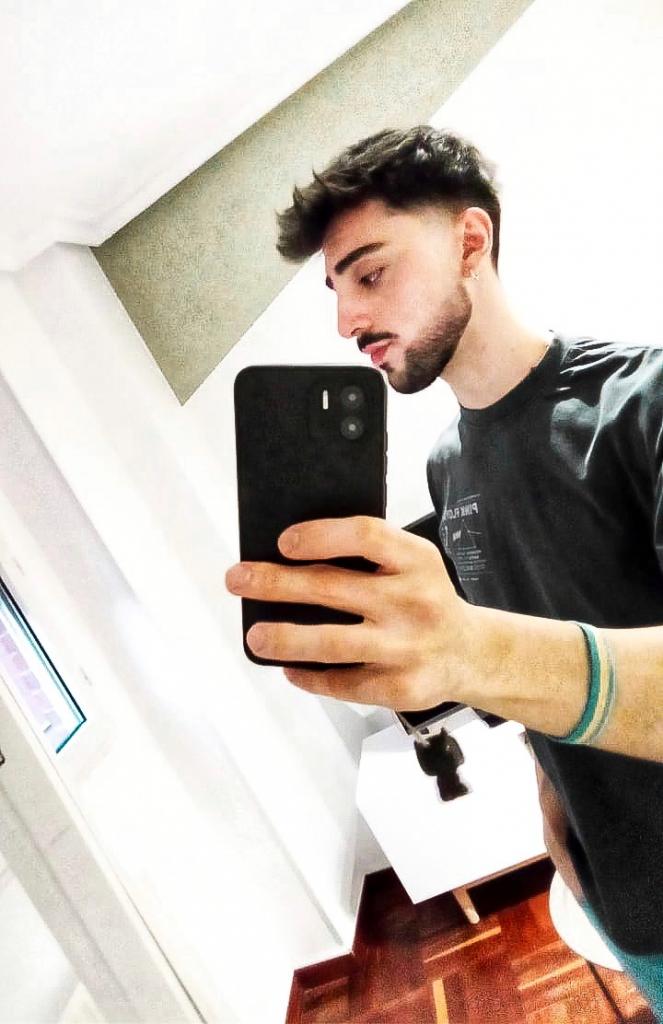 637705099: Chico busca chica en Valencia