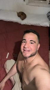 663526446: Chico busca chica en Barcelona