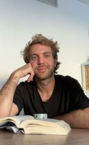 684797325: Chico busca chica en Barcelona