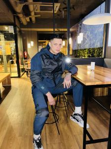 614772935: Chico busca chica en Málaga