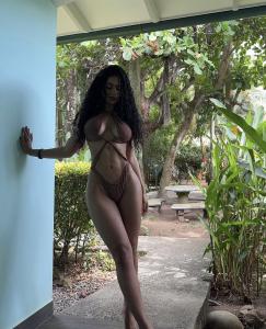 747860564: Chica busca chico en Madrid