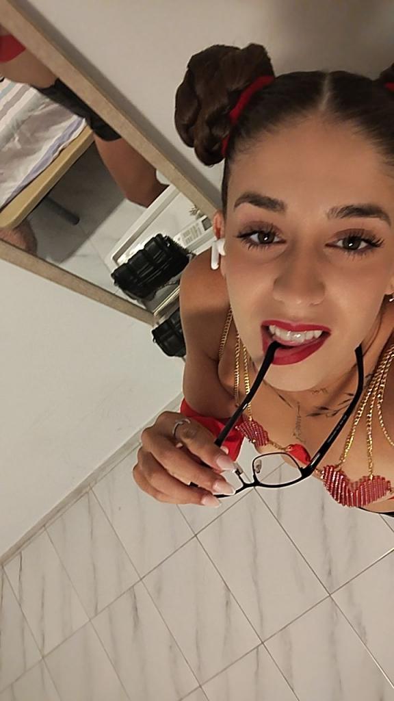 624095449: Chica busca chico en Sevilla