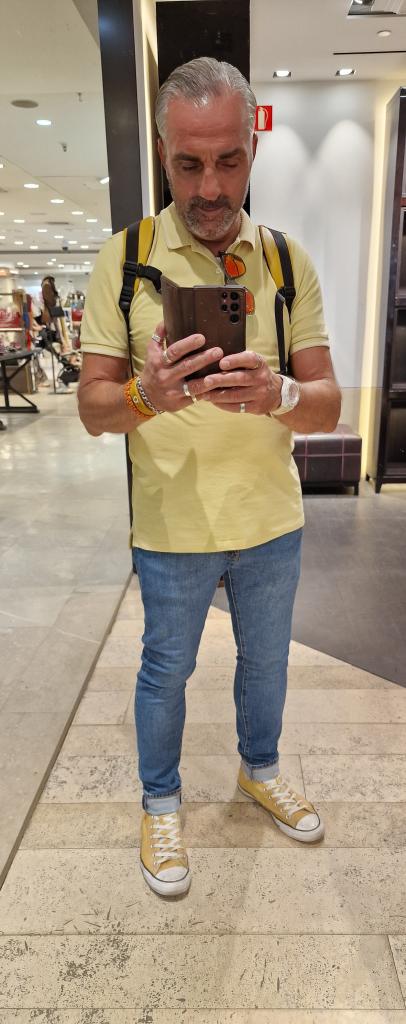 Chico busca chica en Granada: 