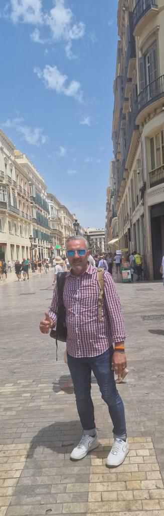 Chico busca chica en Granada: 