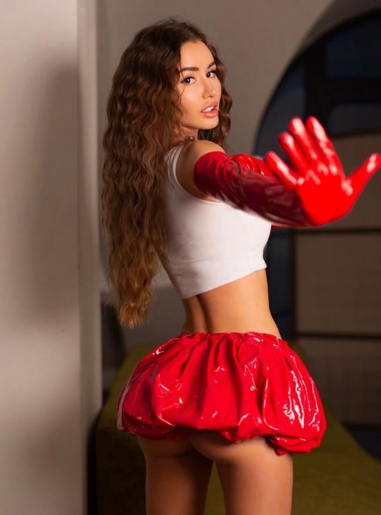 615587367: Chica busca chico en Castellón