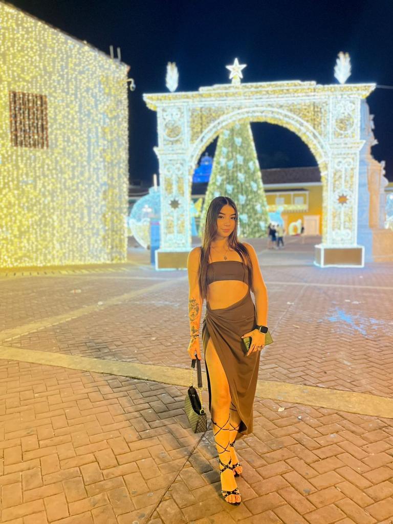 617746381: Chica busca chico en Madrid