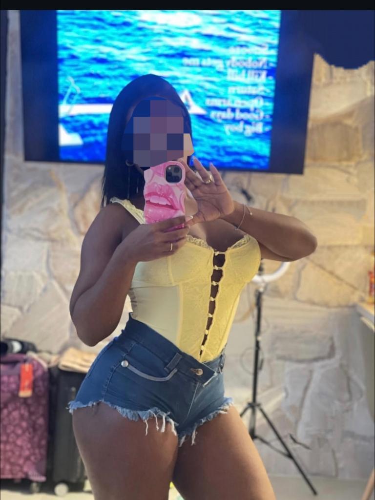 613787625: Chica busca chico en Cádiz