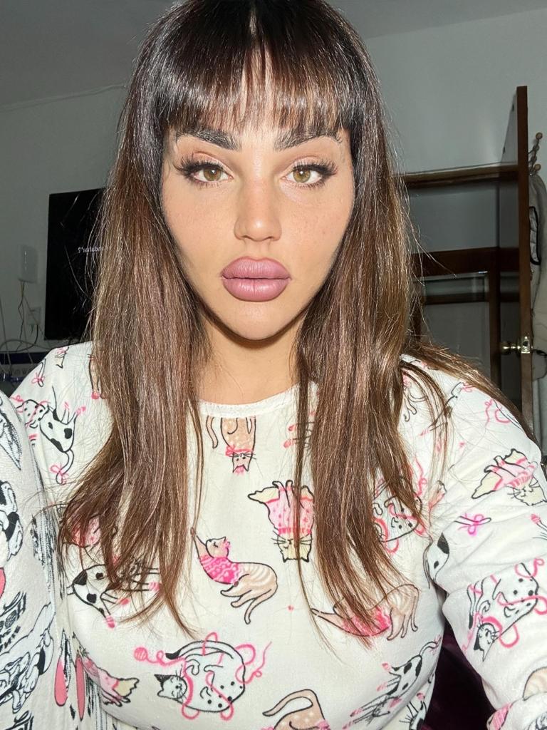 742048285: Travesti en León