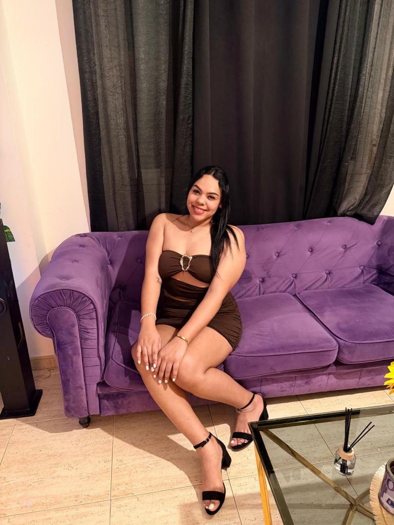 617746381: Chica busca chico en Madrid