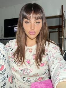 742048285: Travesti en León