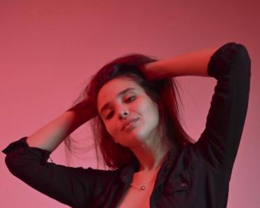 613998260: Chica busca chico en Orense