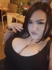 631507079: Chica busca chico en La Coruña