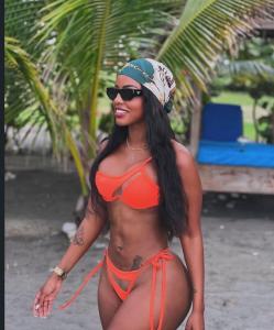 664085854: Chica busca chico en Granada