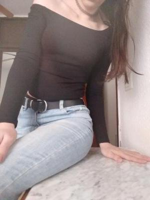 687659072: Chica busca chico en Sevilla