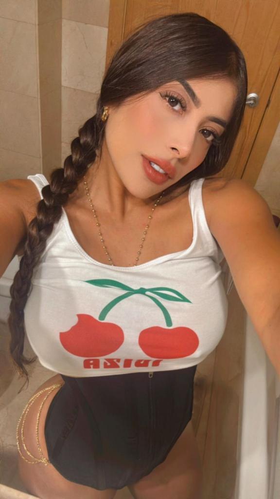 631294369: Chica busca chico en Barcelona