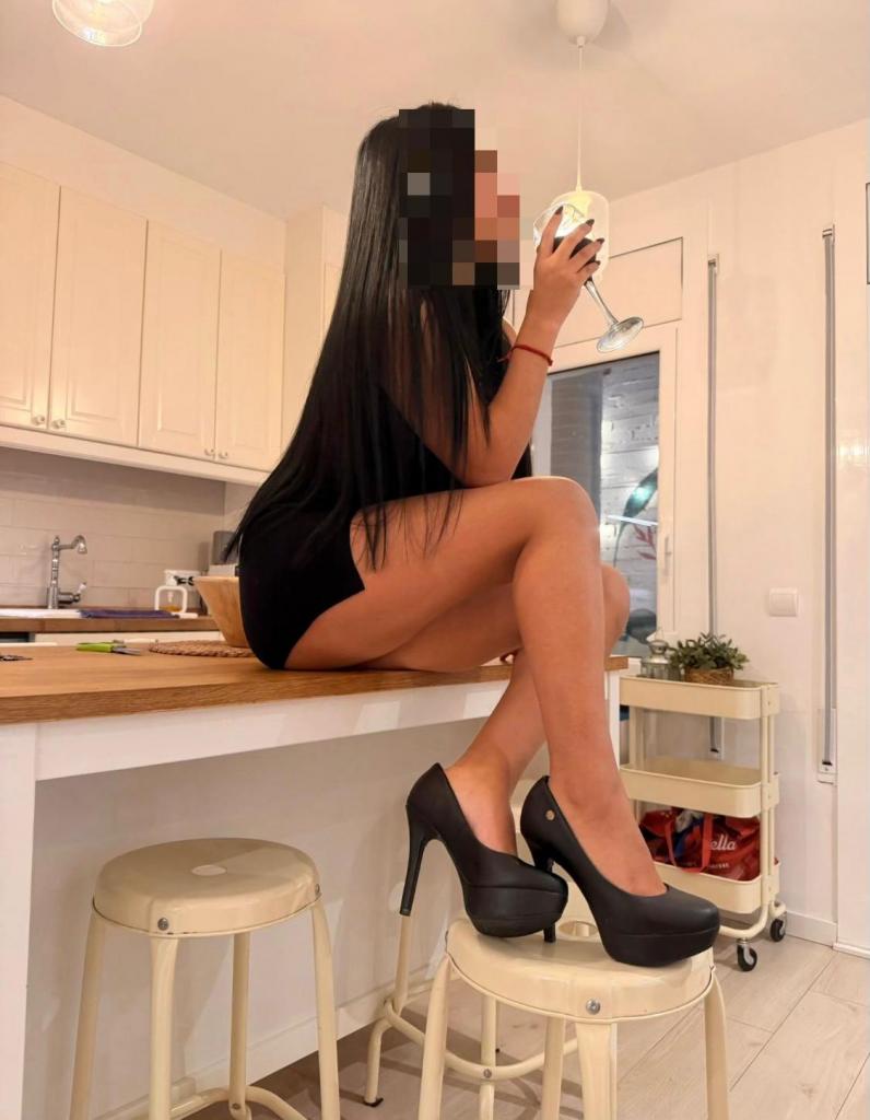 666677805: Chica busca chico en Gerona