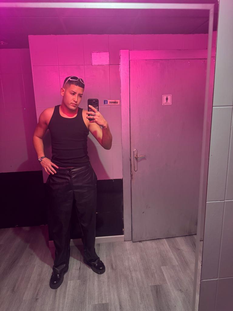 Chico busca chica en Almería: 