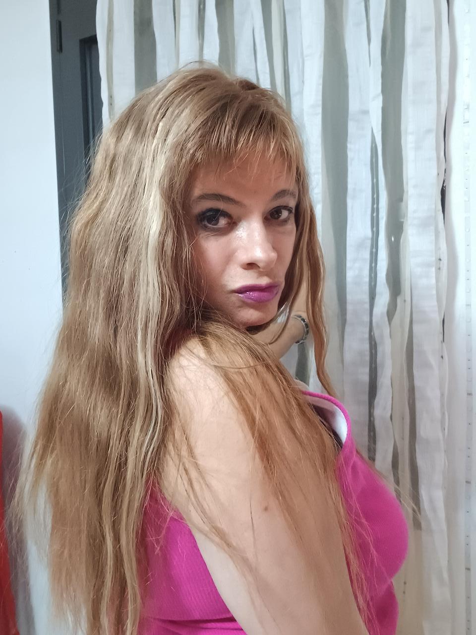 692490215: Chica busca chico en Gerona