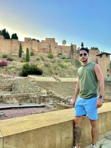 615945076: Chico busca chica en Madrid