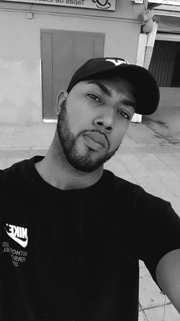 Chico busca chica en Sevilla: 