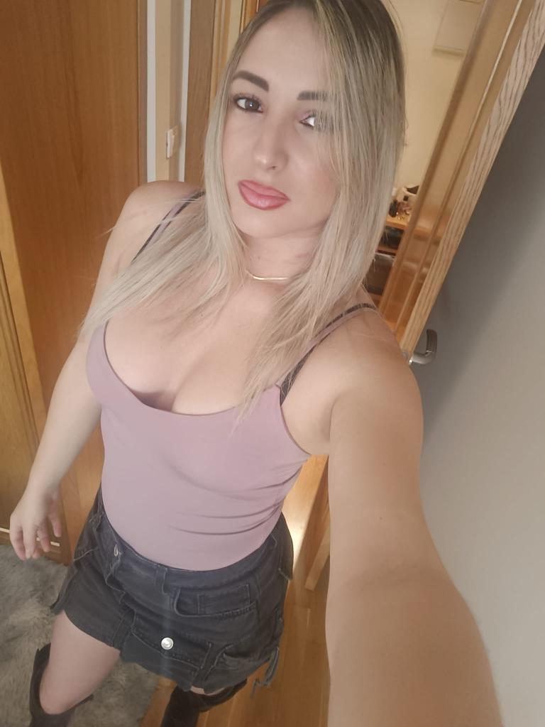 Chica busca chico en Alicante: Chica busca chico