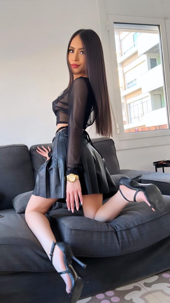 613668967: Chica busca chico en Sevilla