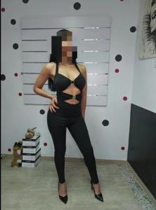 607434287: Chica busca chico en Sevilla