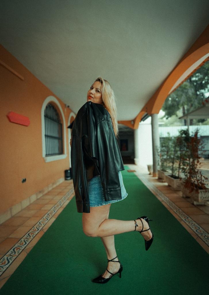 685288491: Chica busca chico en Orense