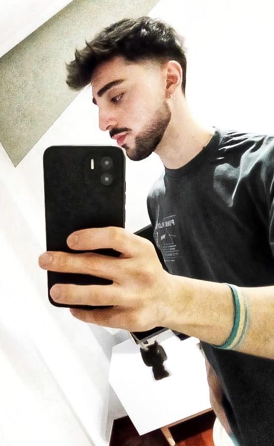 672044911: Chico busca chica en Valencia