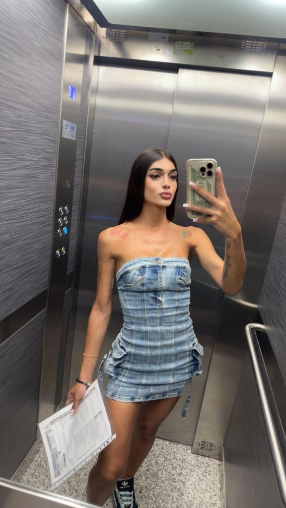 647053809: Travesti en Barcelona