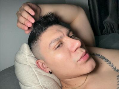 688753947: Chico busca chica en Valencia