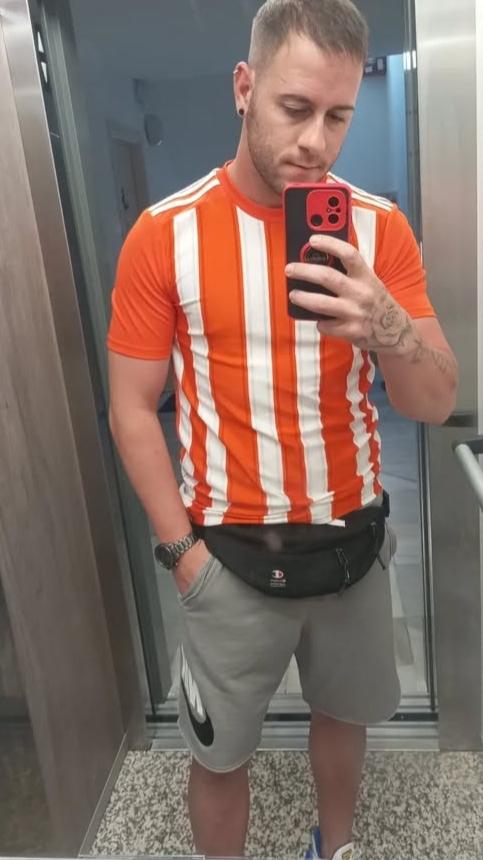 Chico busca chica en Sevilla: 