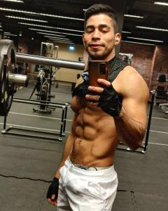 664791199: Chico busca chica en Barcelona