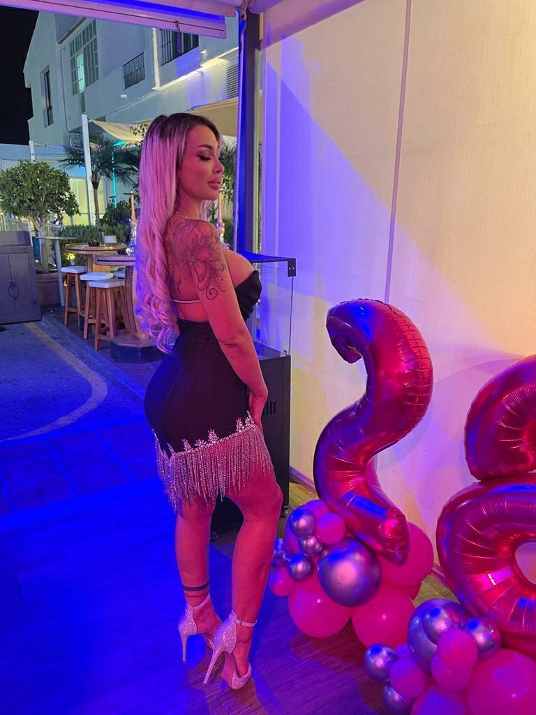 Chica busca chico en Alicante: Chica busca chico