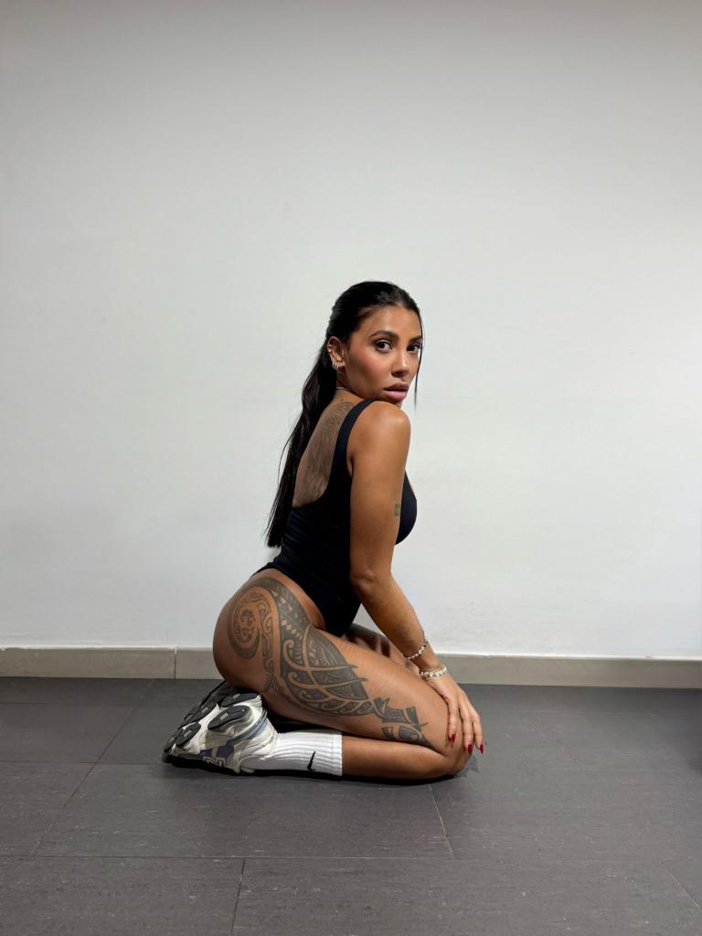 604372725: Chica busca chico en Granada