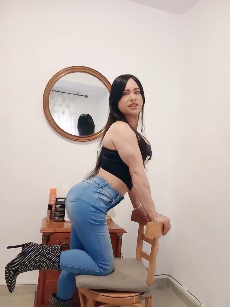 614752453: Travesti en León