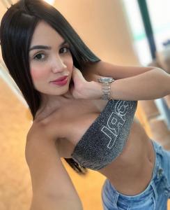 664149336: Chica busca chico en Barcelona