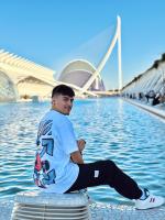 662089415: Chico busca chica en Valencia