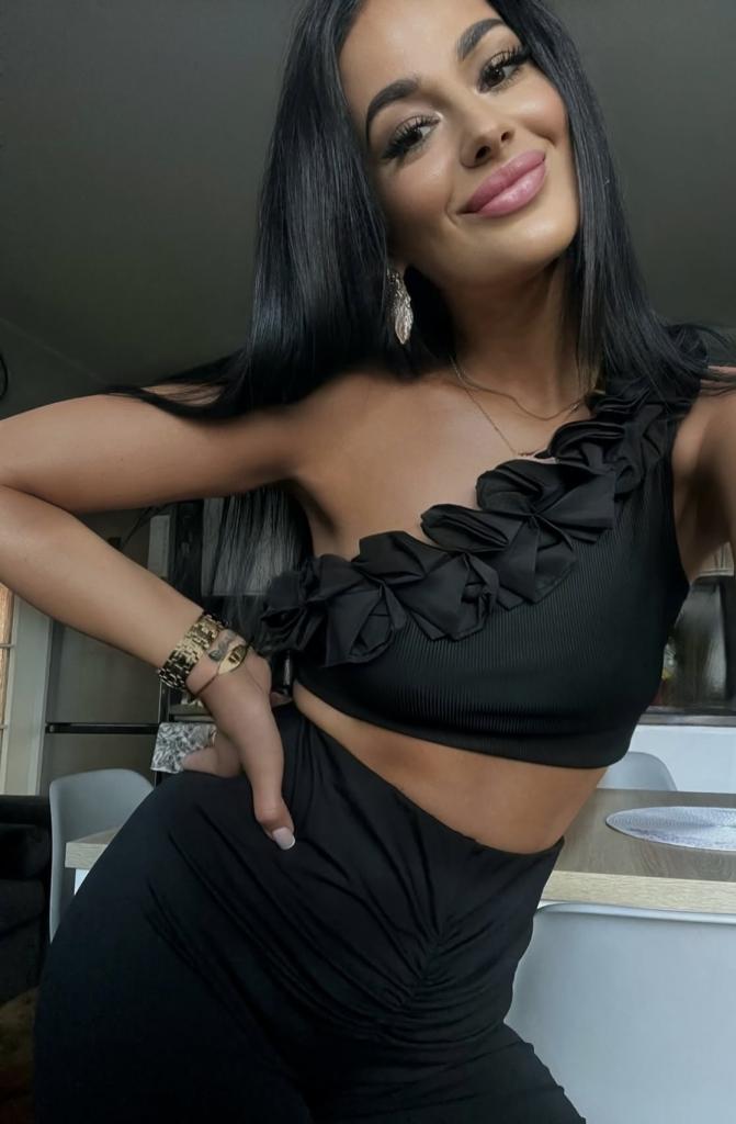 631382256: Chica busca chico en Málaga