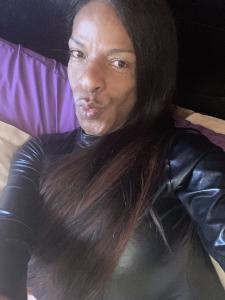 663353414: Travesti en León