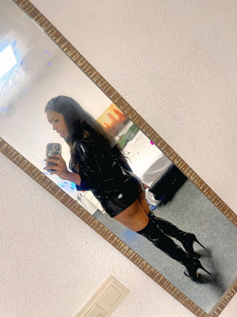 634821854: Travesti en Cantabria