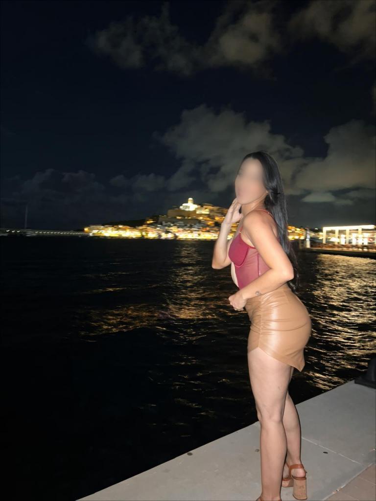 Chica busca chico en Ibiza: 