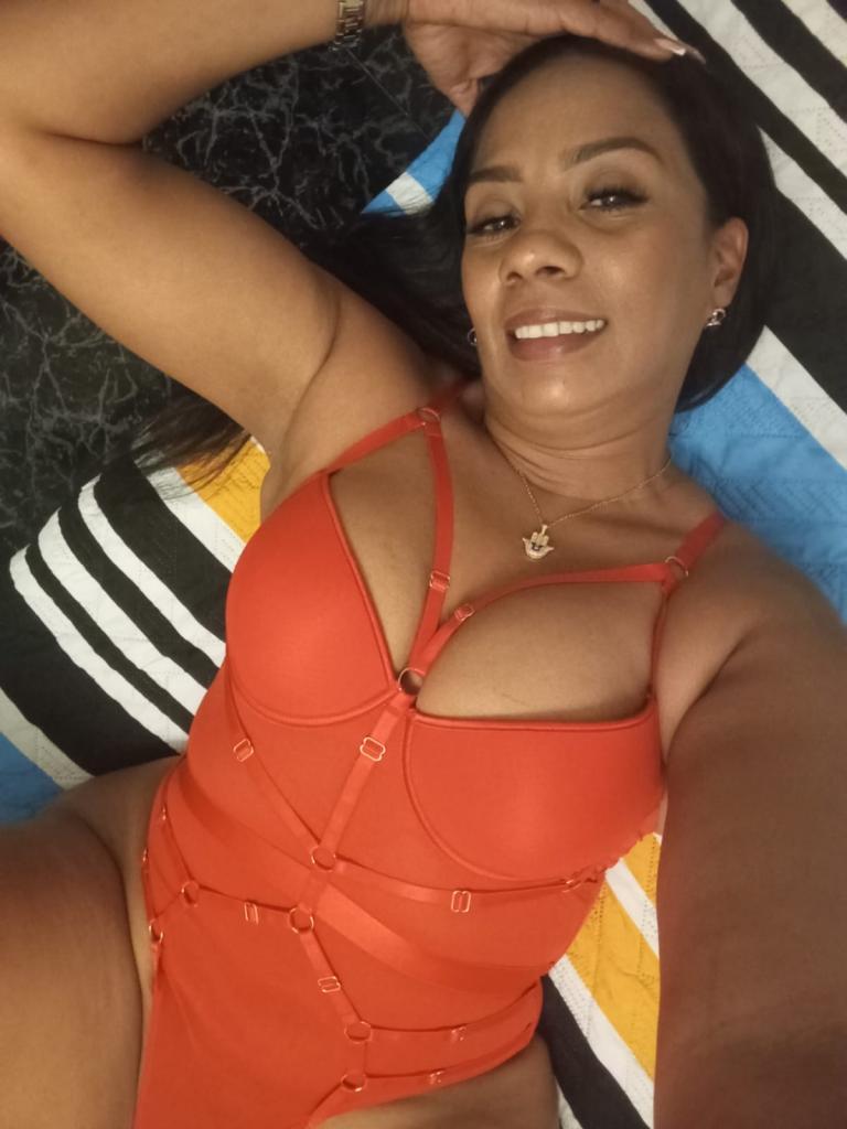 617892852: Chica busca chico en Barcelona