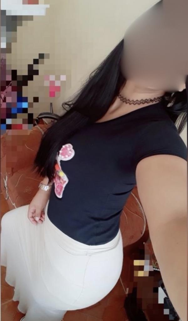 667609165: Chica busca chico en Sevilla