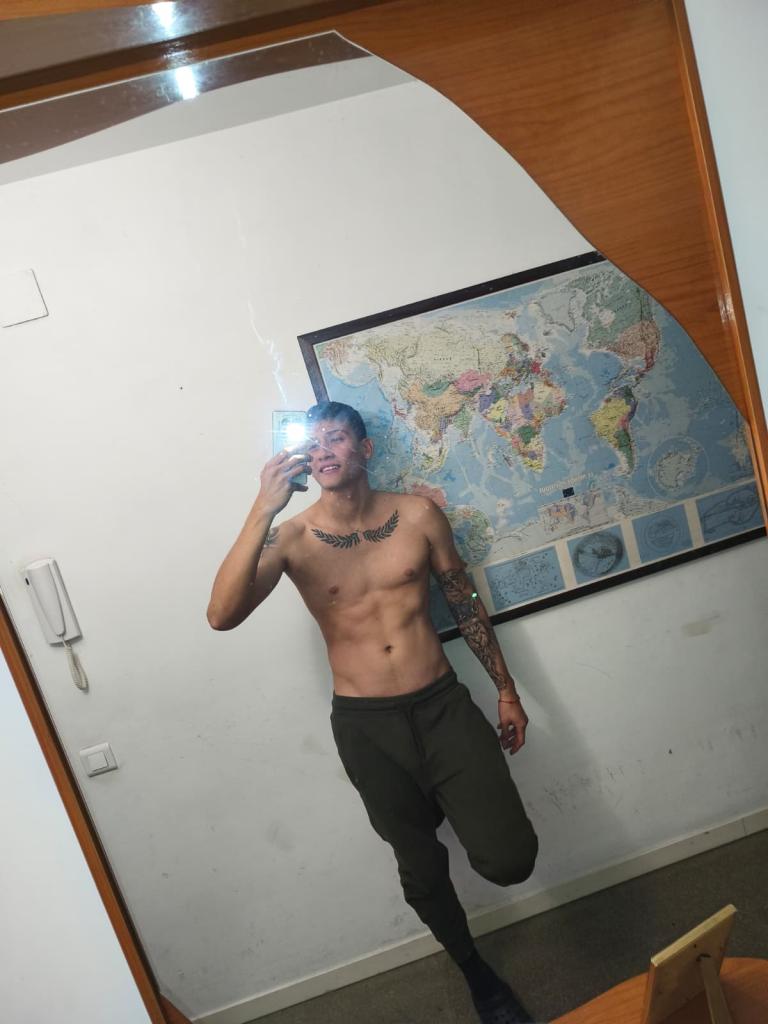 643358649: Chico busca chica en Barcelona