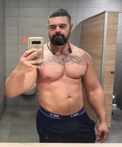 687716981: Chico busca chica en Barcelona