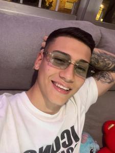 643358649: Chico busca chica en Barcelona