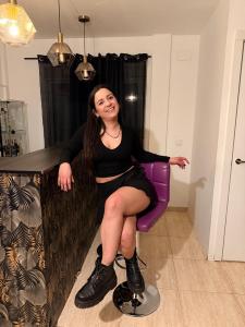 617746381: Chica busca chico en Madrid