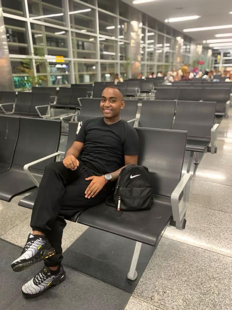 614965459: Chico busca chica en Valencia